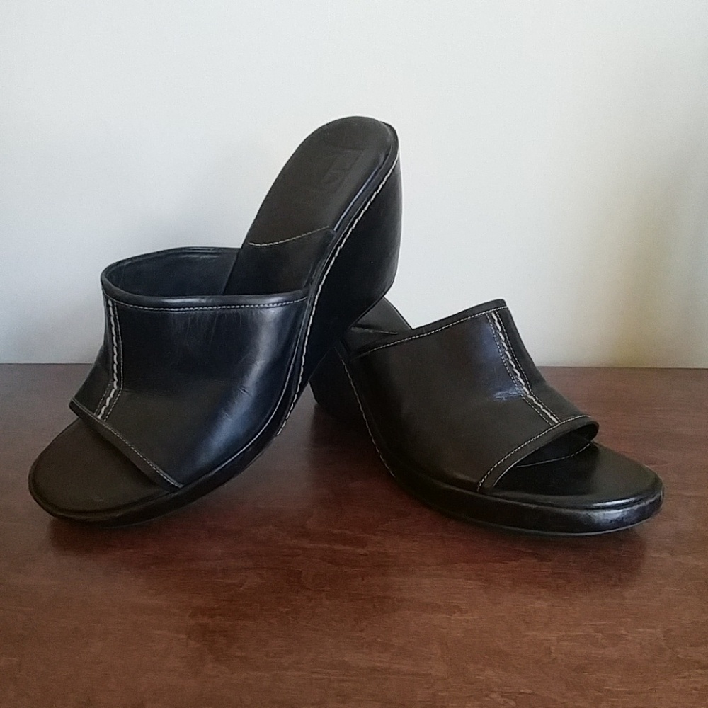 Cole Haan black leather wedge 10